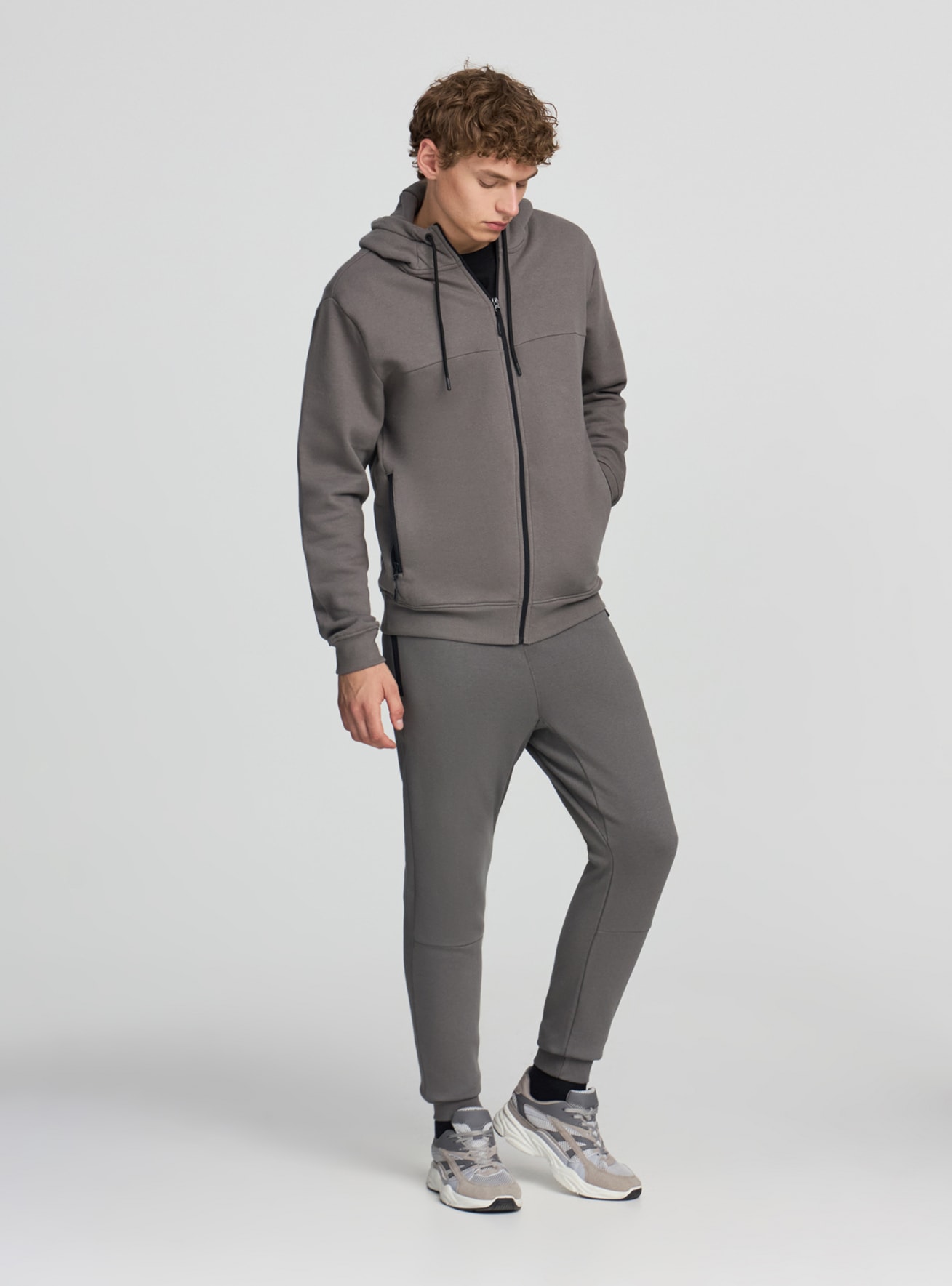 Felpa tecnica con cappuccio e zip