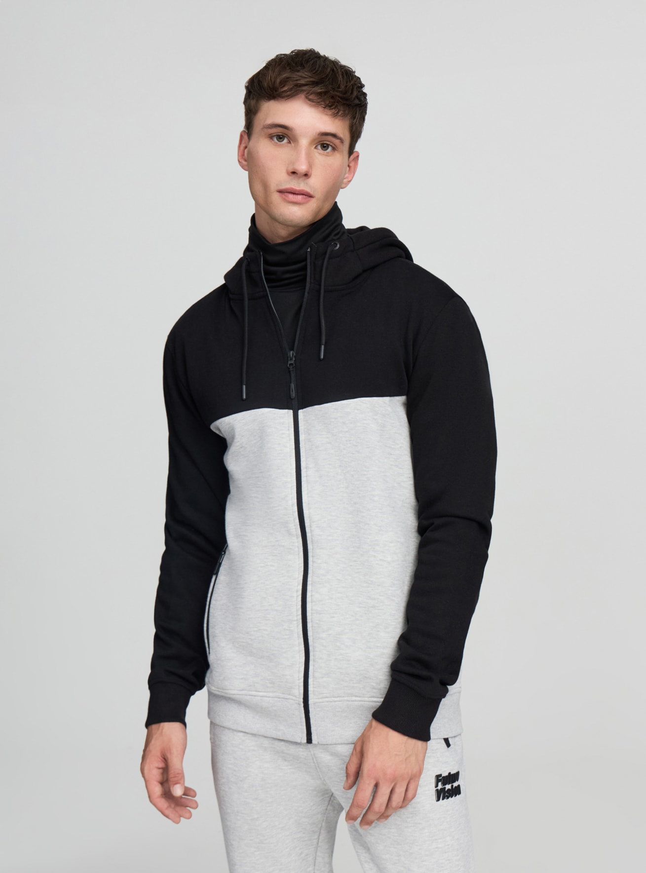 Felpa tecnica con cappuccio e zip block color