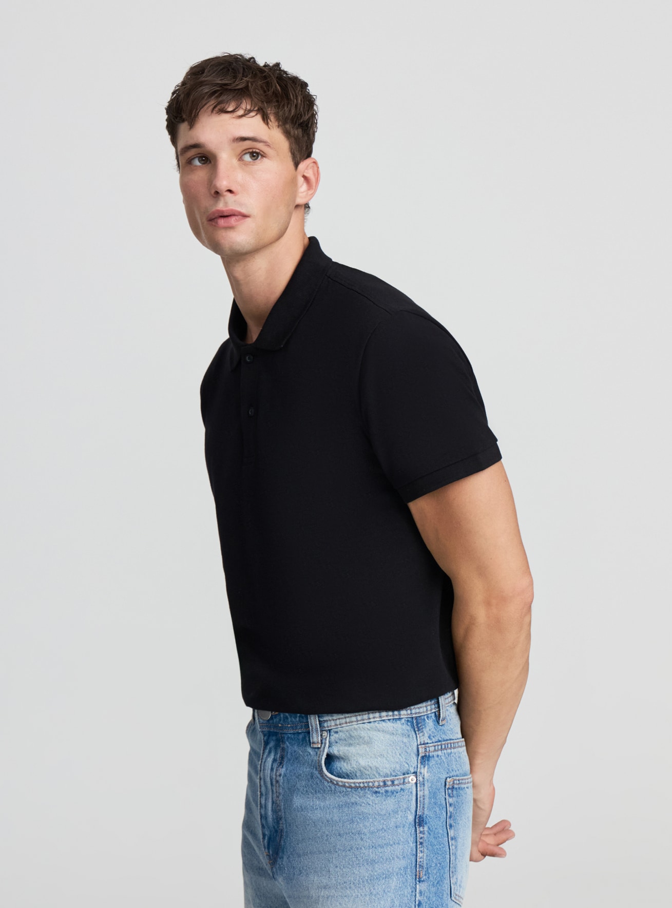 Solid colour piqué polo shirt