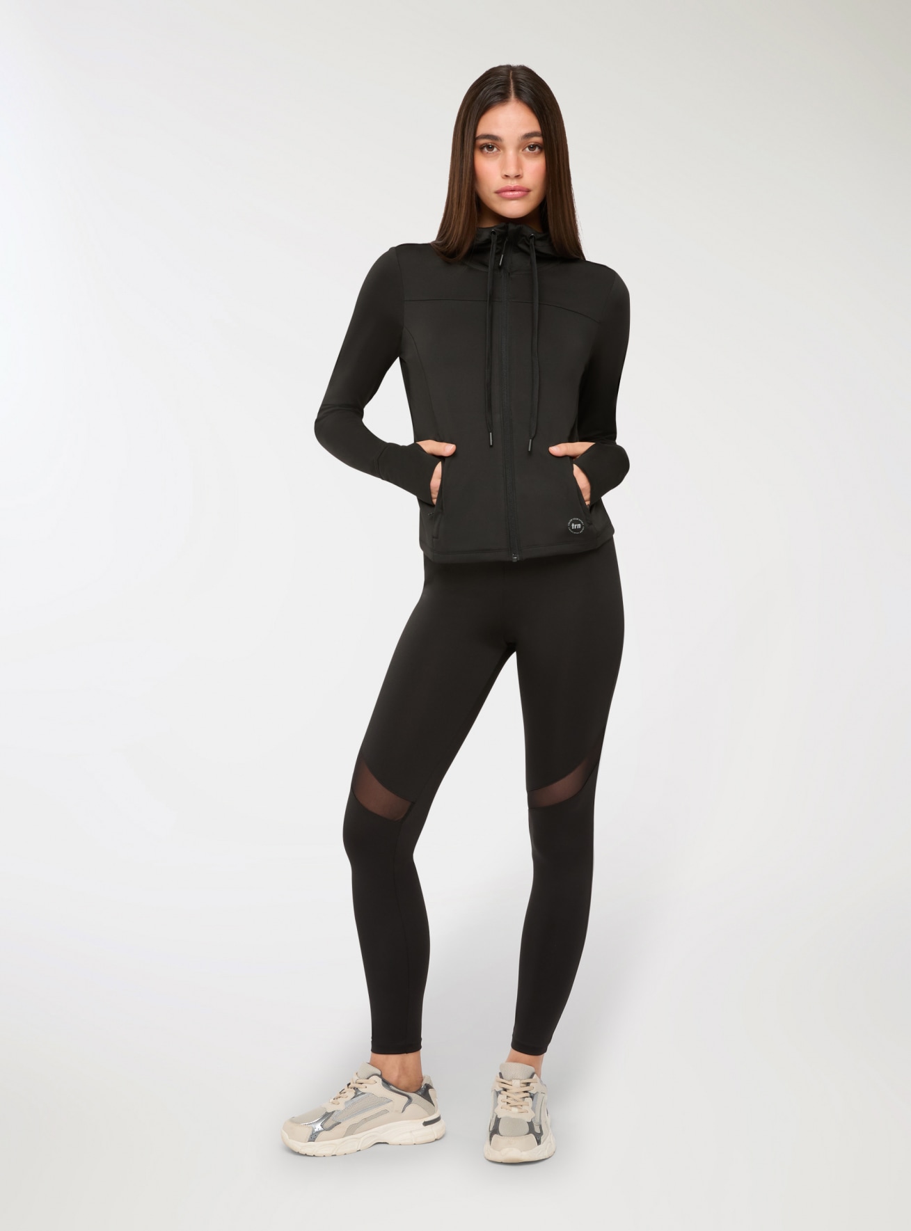 Sudadera deportiva con capucha y cremallera