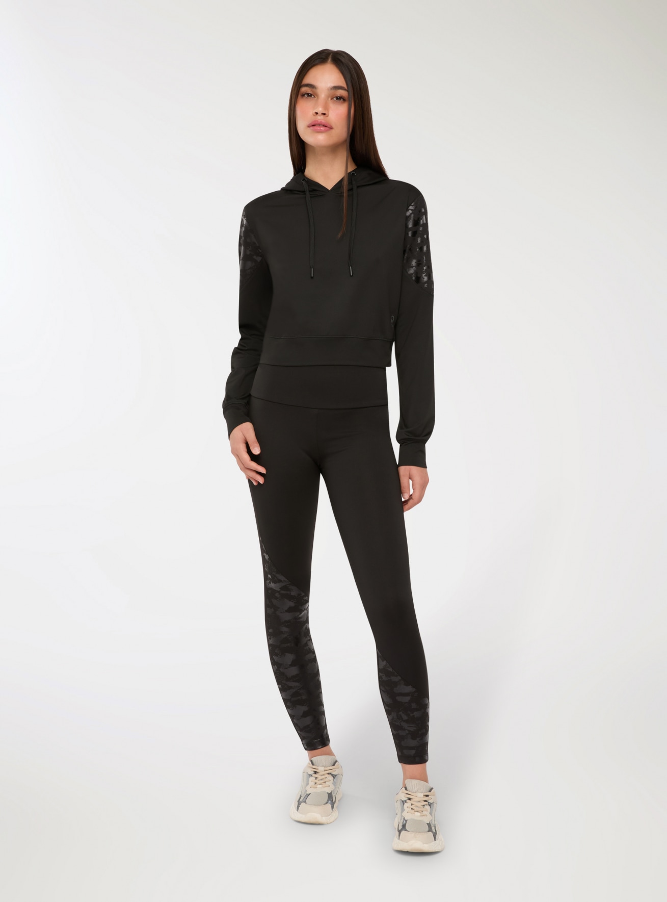 Falda deportiva con inserciones de diseño brillante