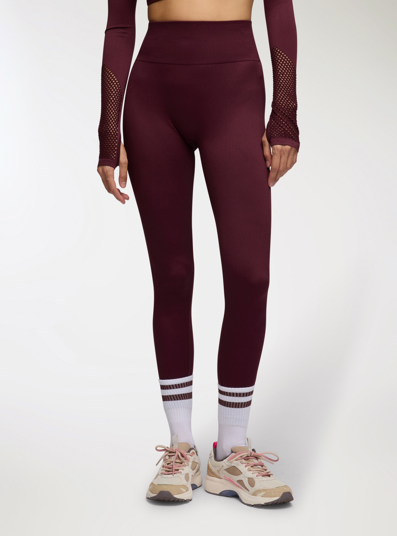 Seamless sports leggings with ruching