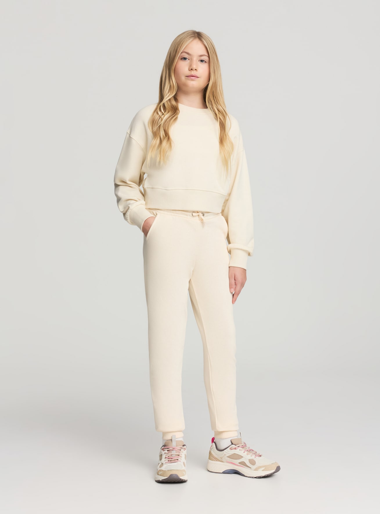 Pantalón deportivo largo de color liso