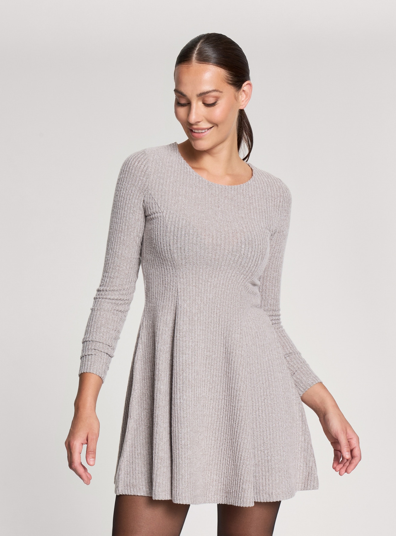 Vestito svasato a coste