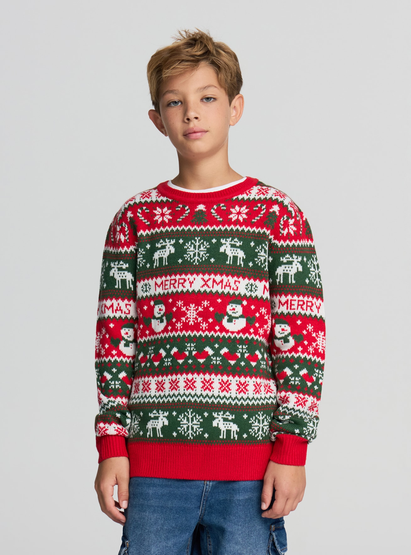 Sweter z świątecznym wzorem