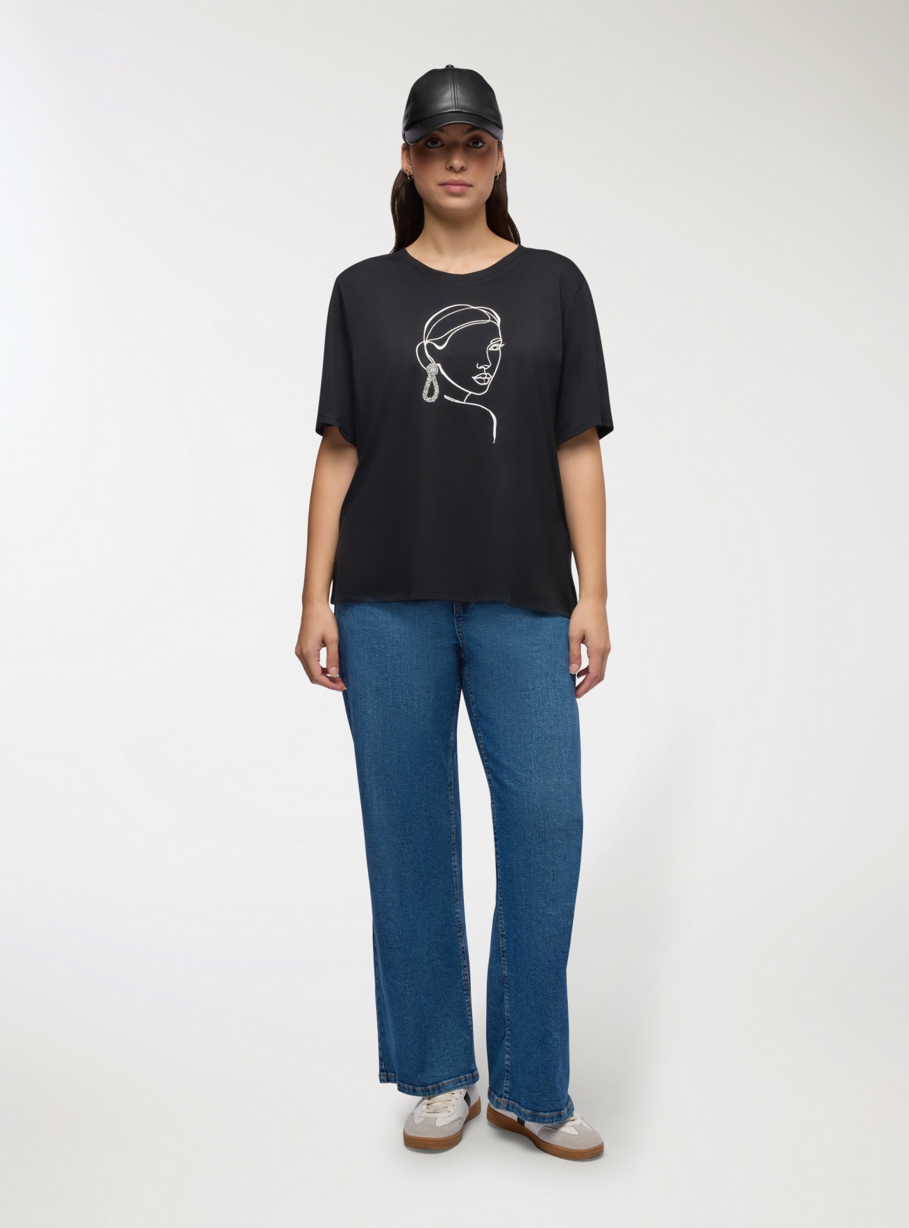 T-shirt con applicazioni