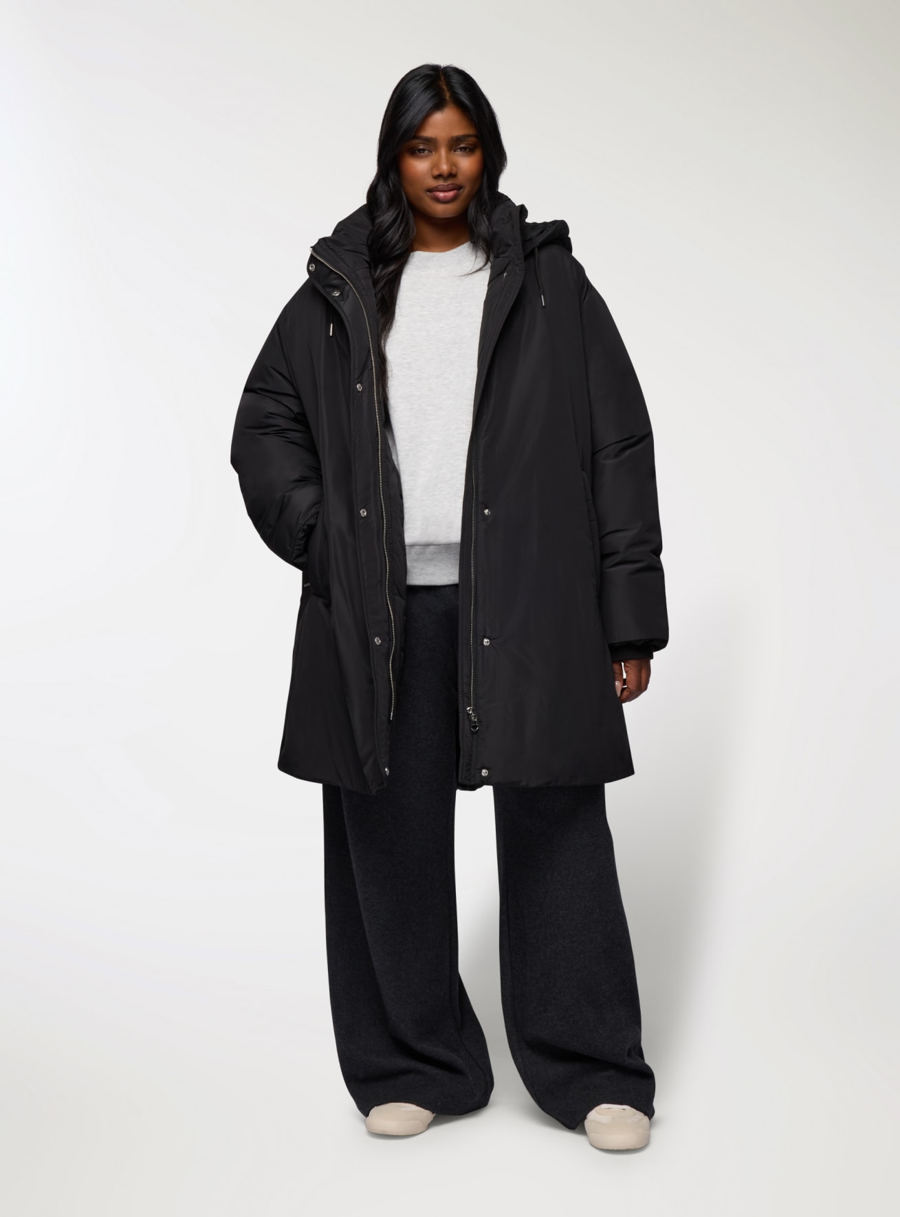 Giubbotto imbottito lungo con cappuccio