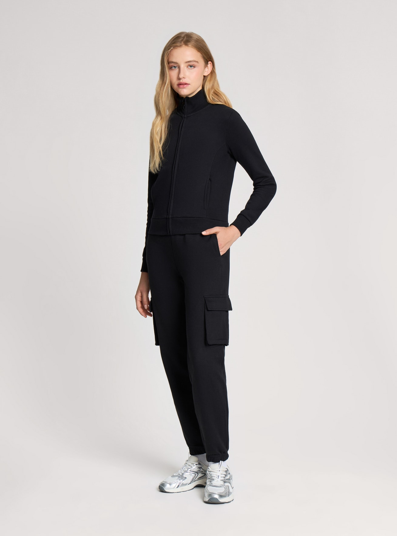 Pantalone ginnico cargo a vita alta