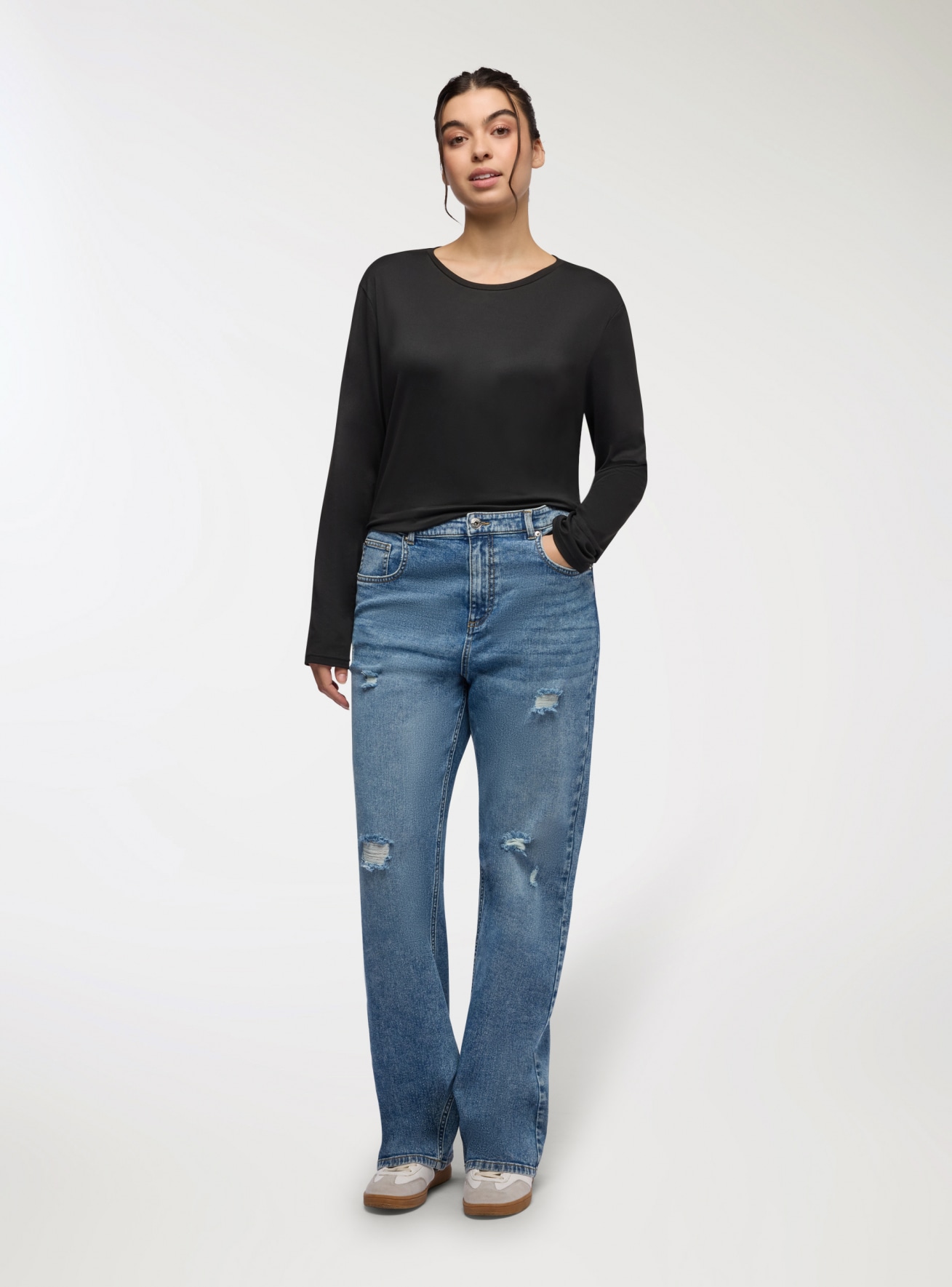 Jeans straight con strappi