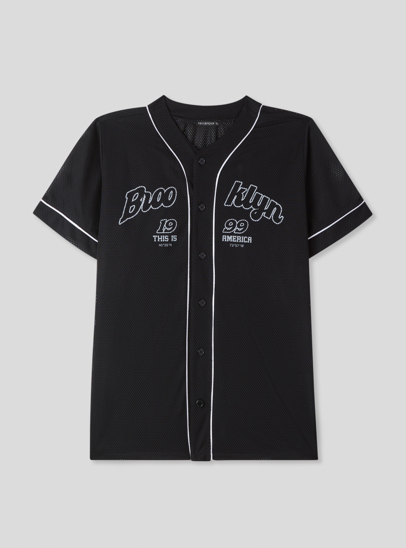 T-shirt stile baseball con scritta