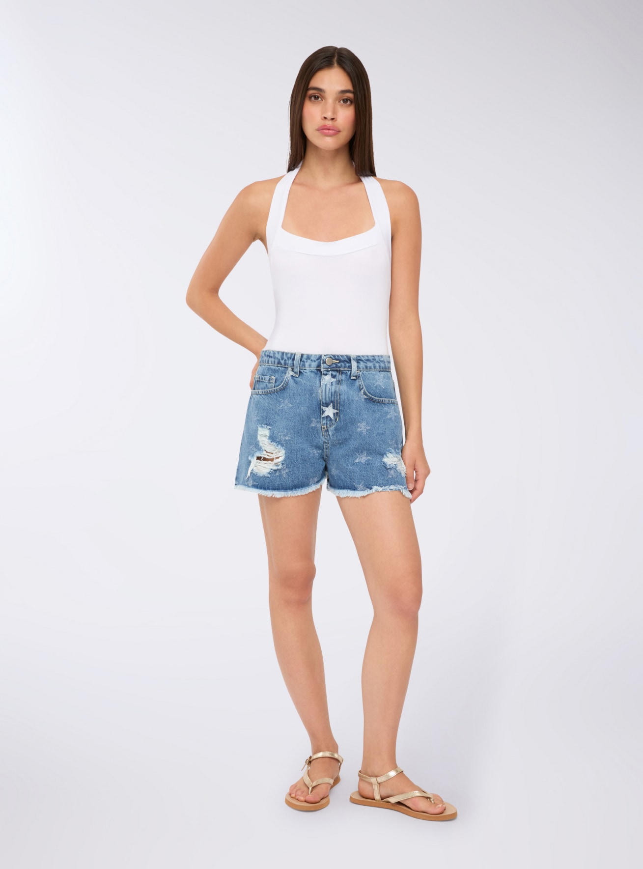 Shorts jeans con stelle e strappi