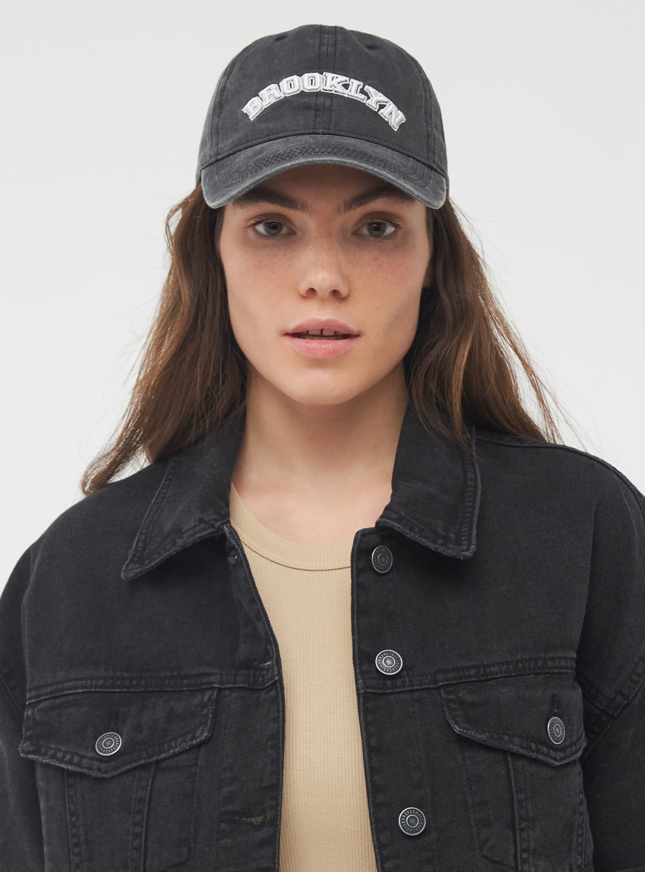 Small-Hat Woman Terranova