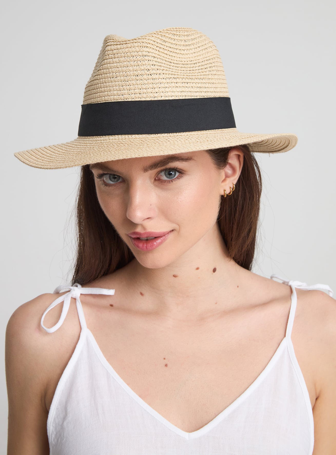 Small-Hat Woman Terranova