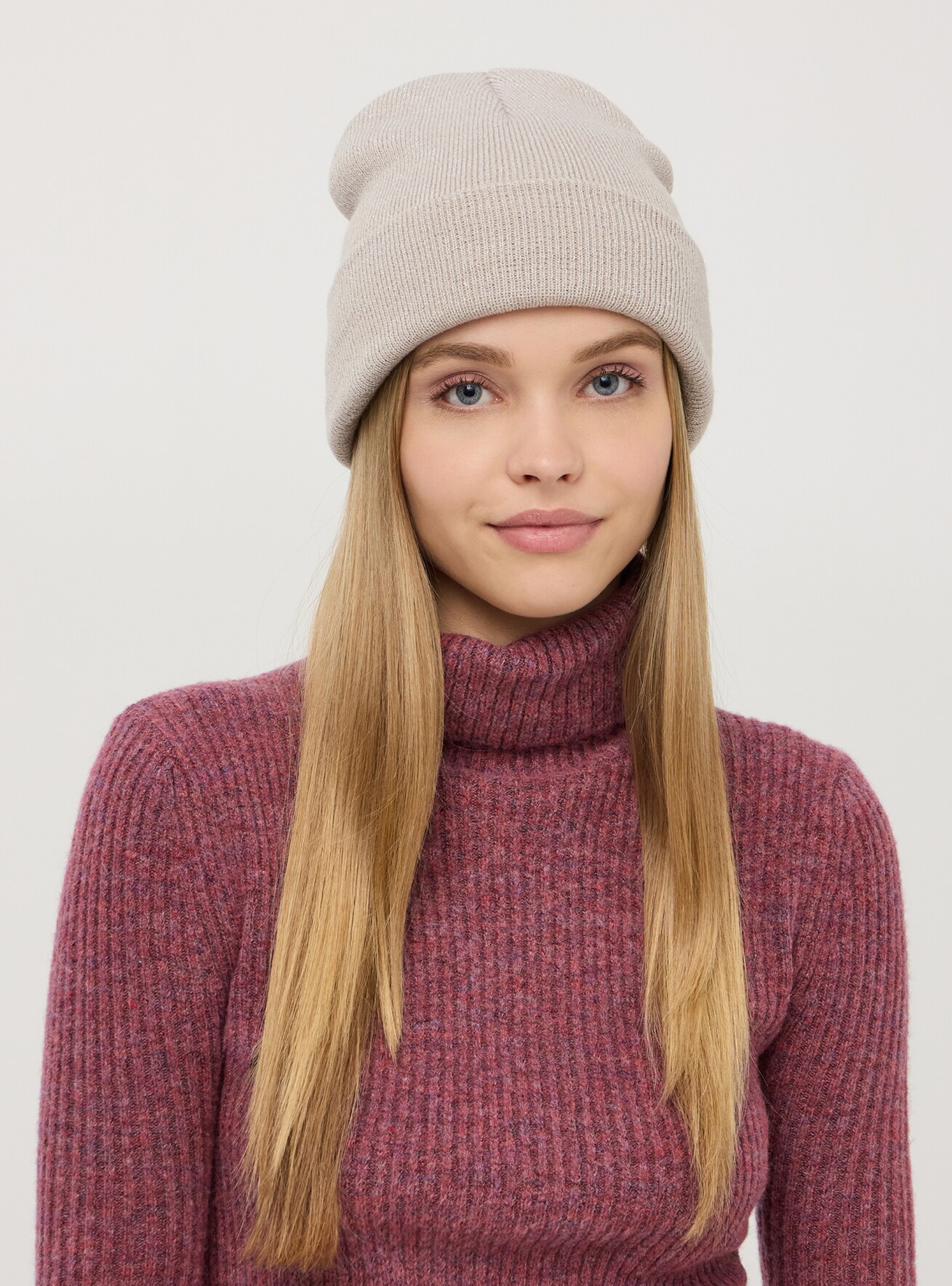 Small-Hat Woman Terranova