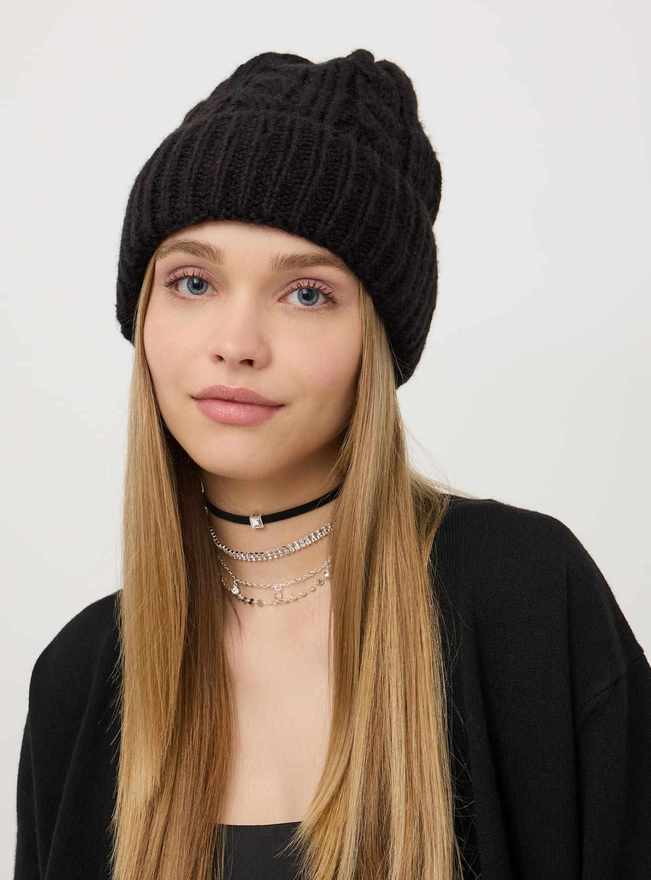 Black Cable knit chenille padded hat Buy Online Terranova