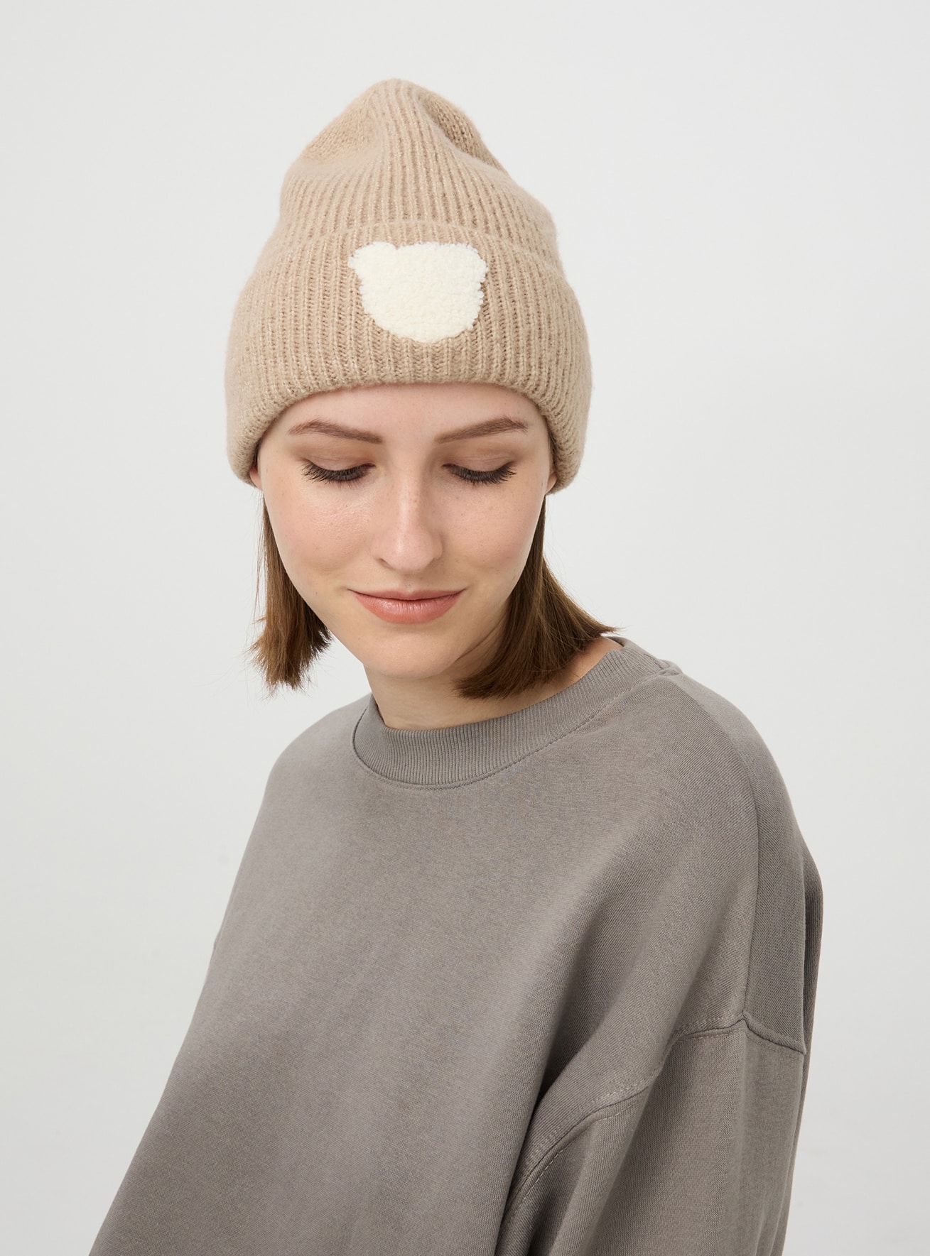Small-Hat Woman Terranova