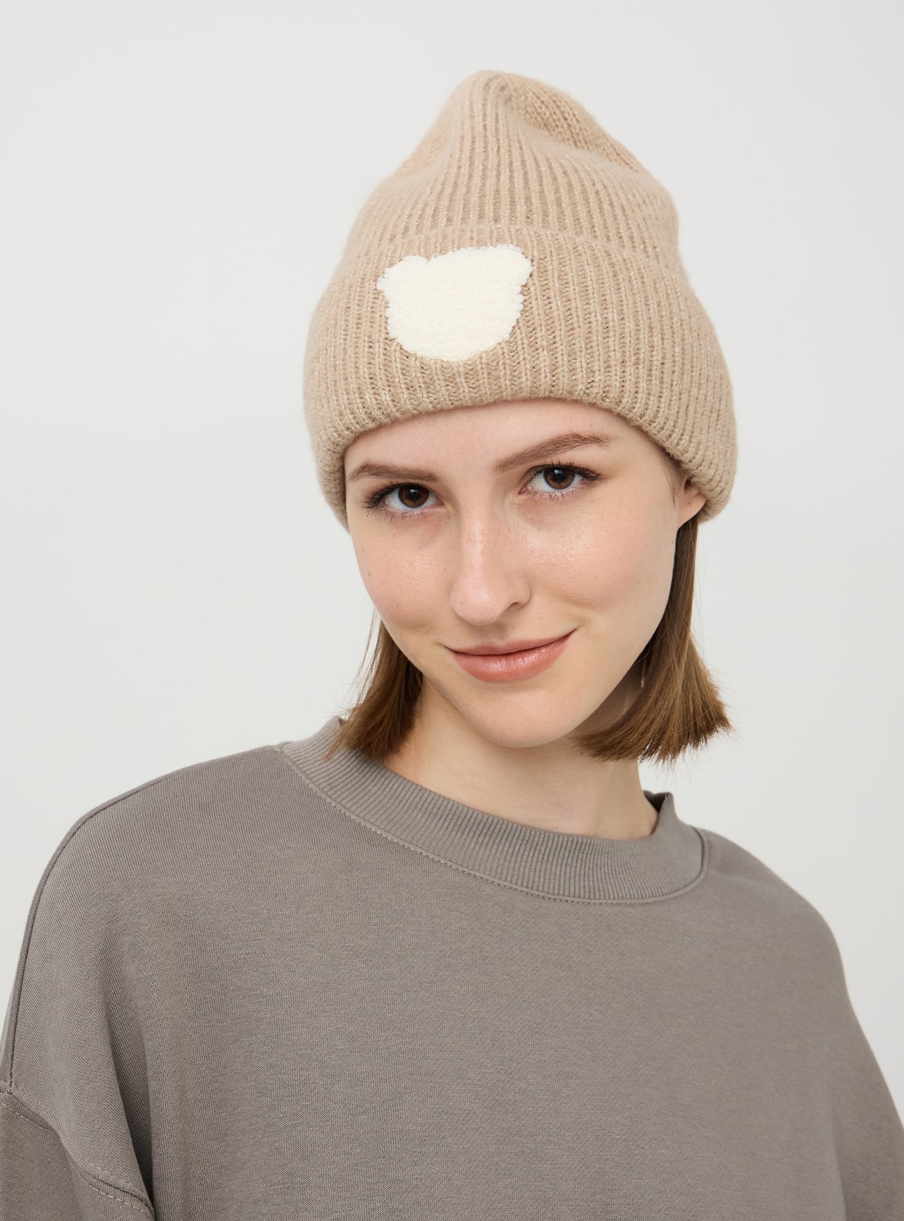 Small-Hat Woman Terranova