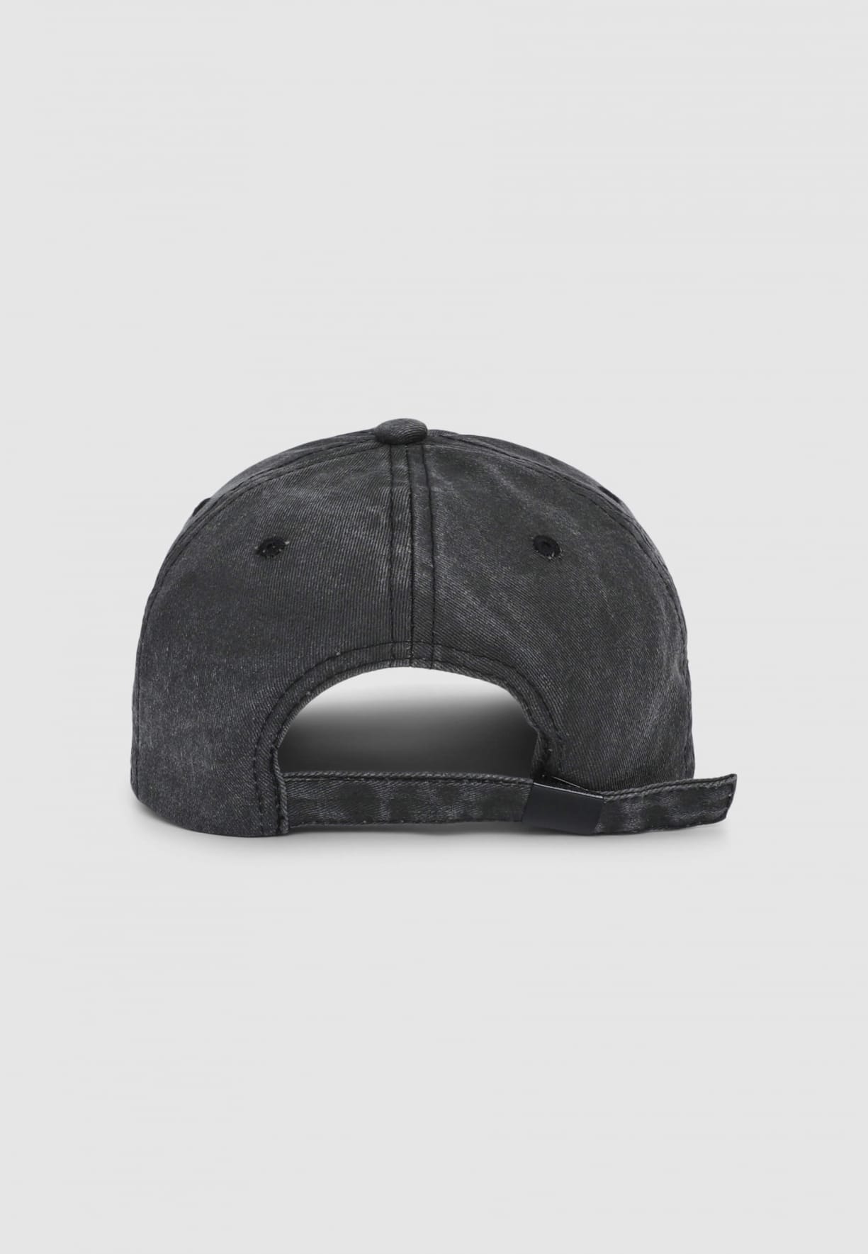 Small-Hat Woman Terranova