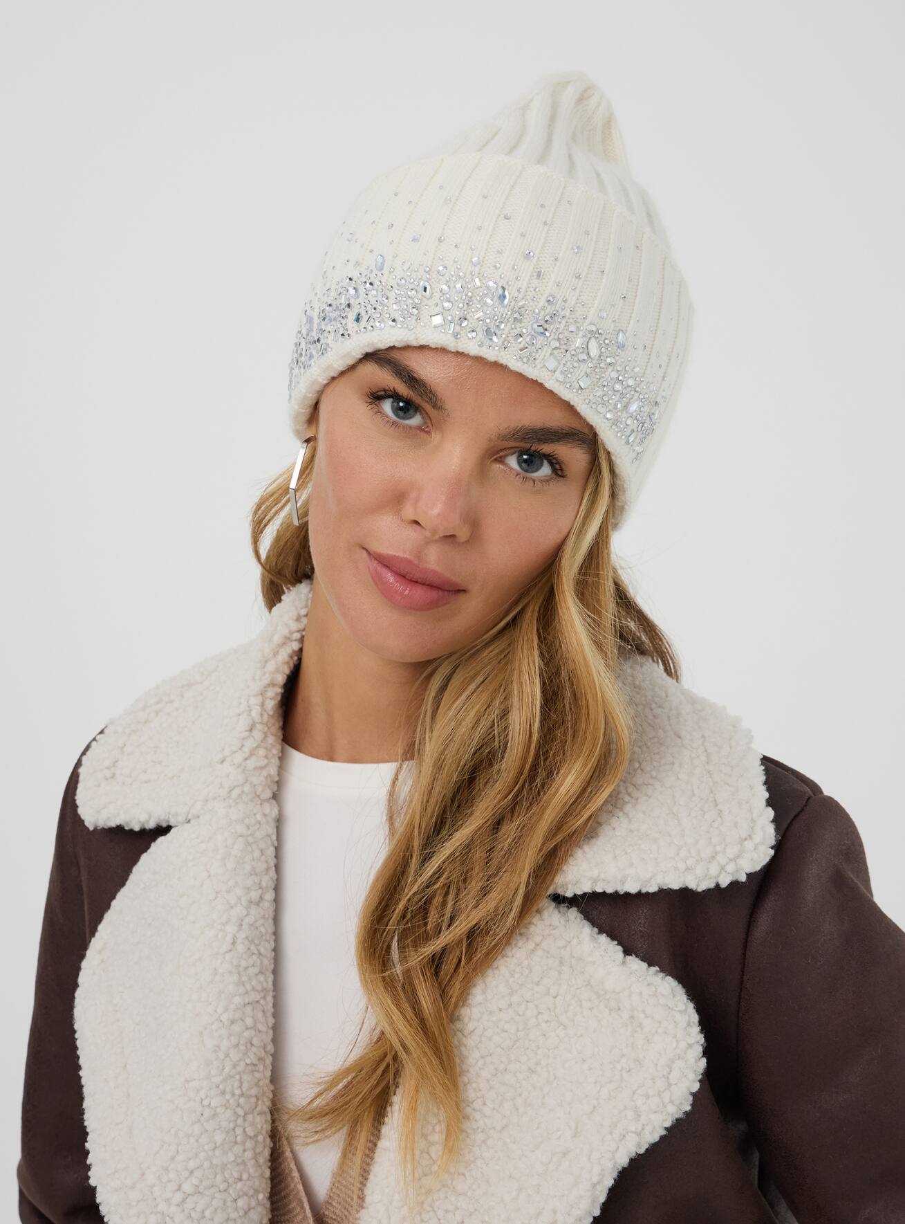 Hat with rhinestones white wool Terranova
