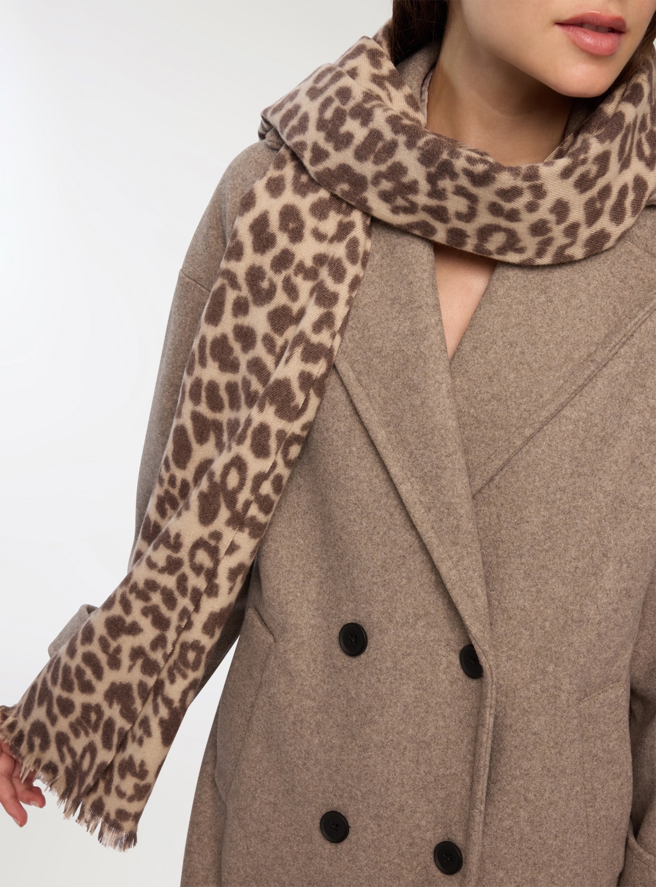 Sciarpa con stampa animalier