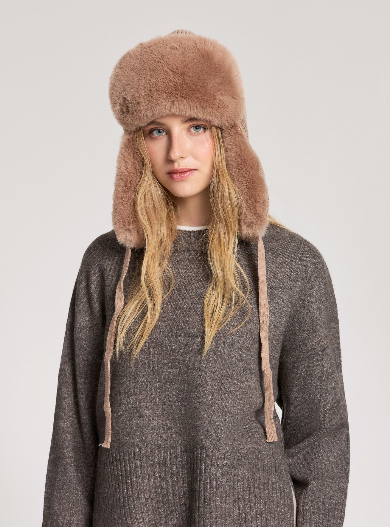 Small-Hat Woman Terranova