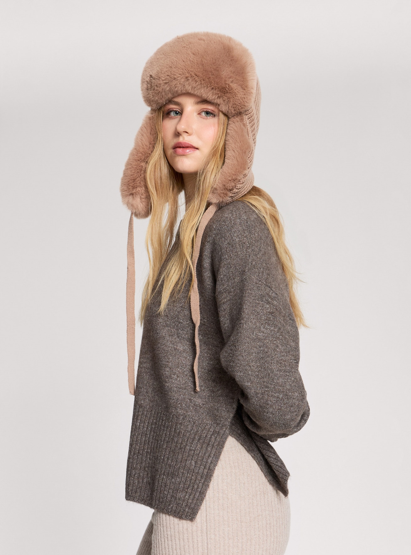 Small-Hat Woman Terranova