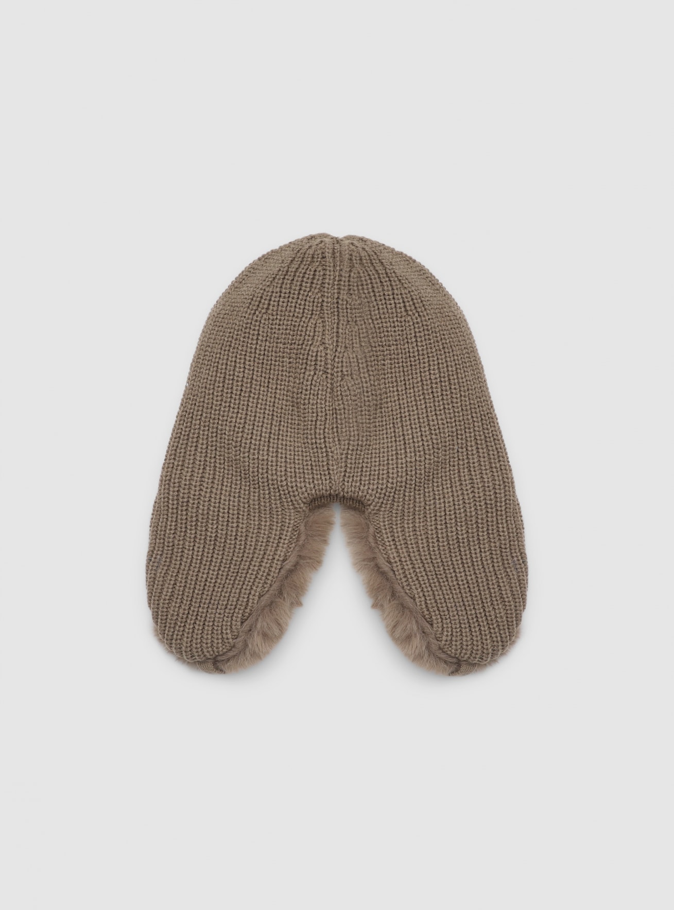 Small-Hat Woman Terranova