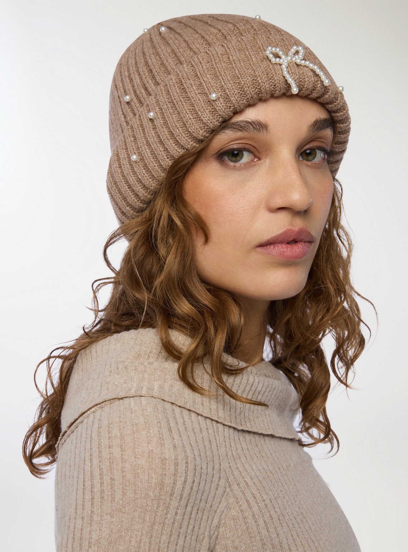 Small-Hat Woman Terranova