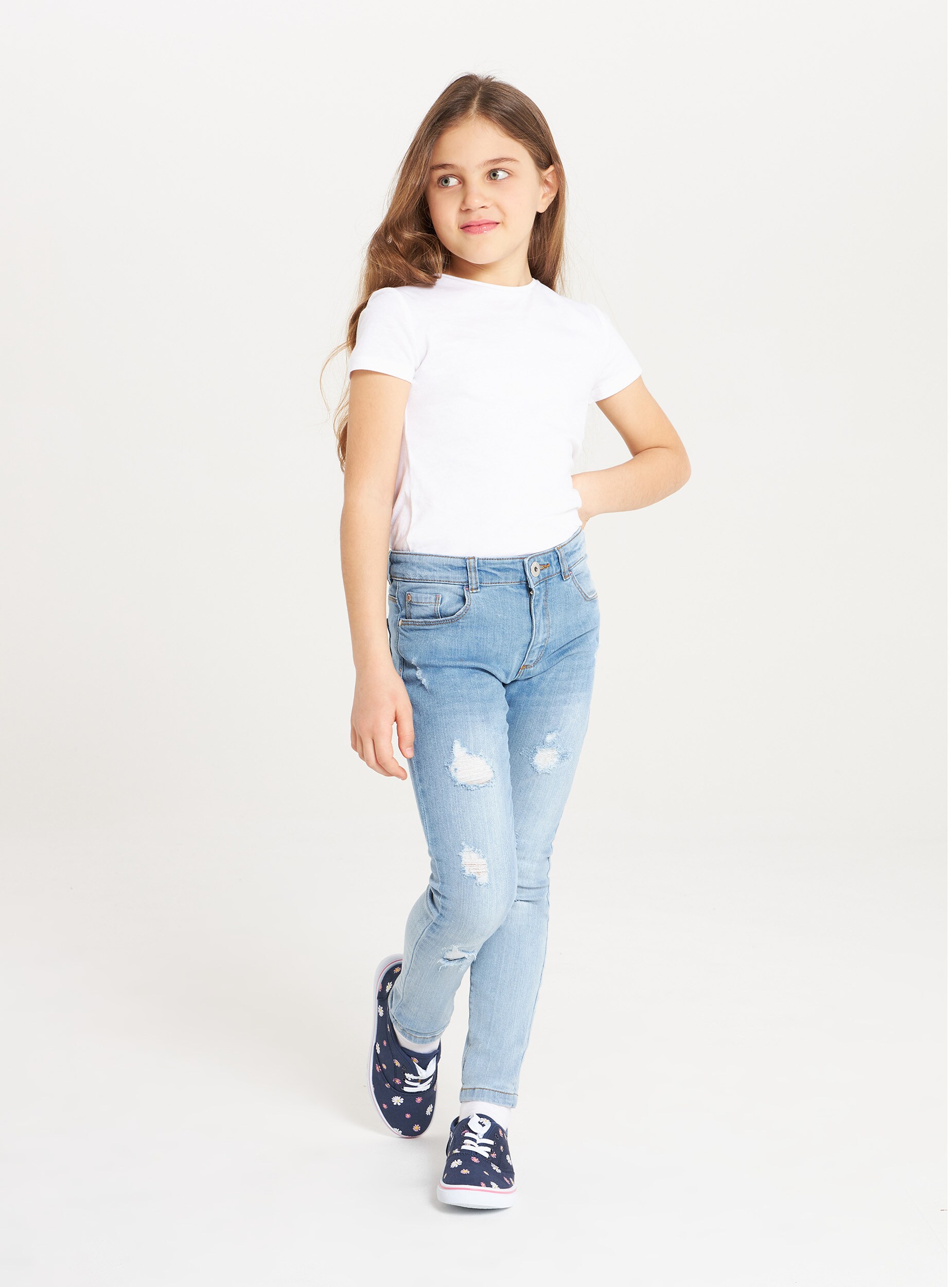 grey ripped jeans girls