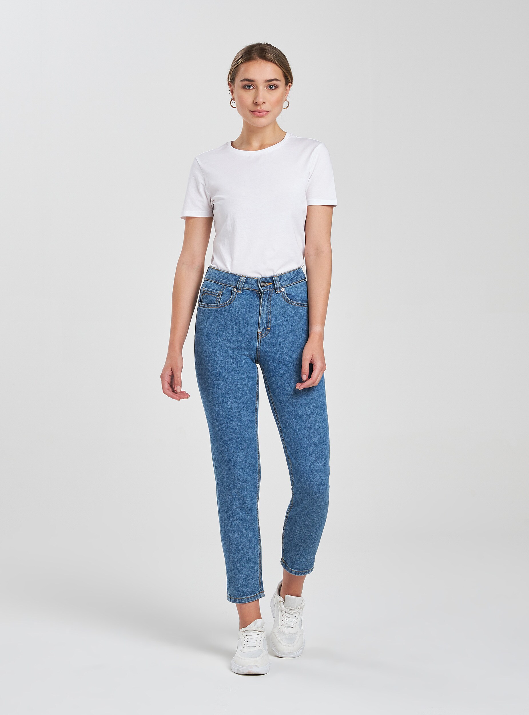 ag mid rise skinny jeans