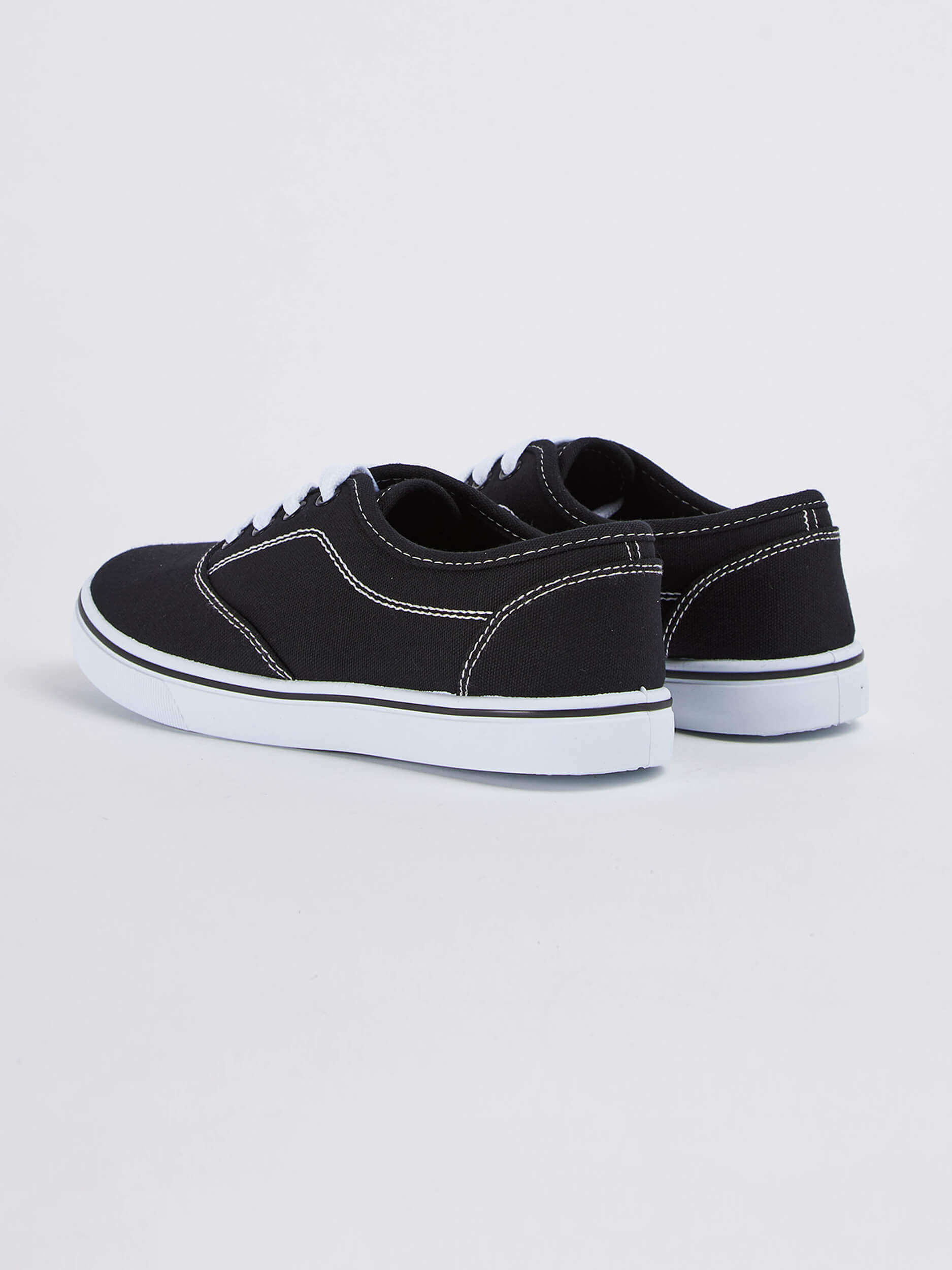 tu boys trainers