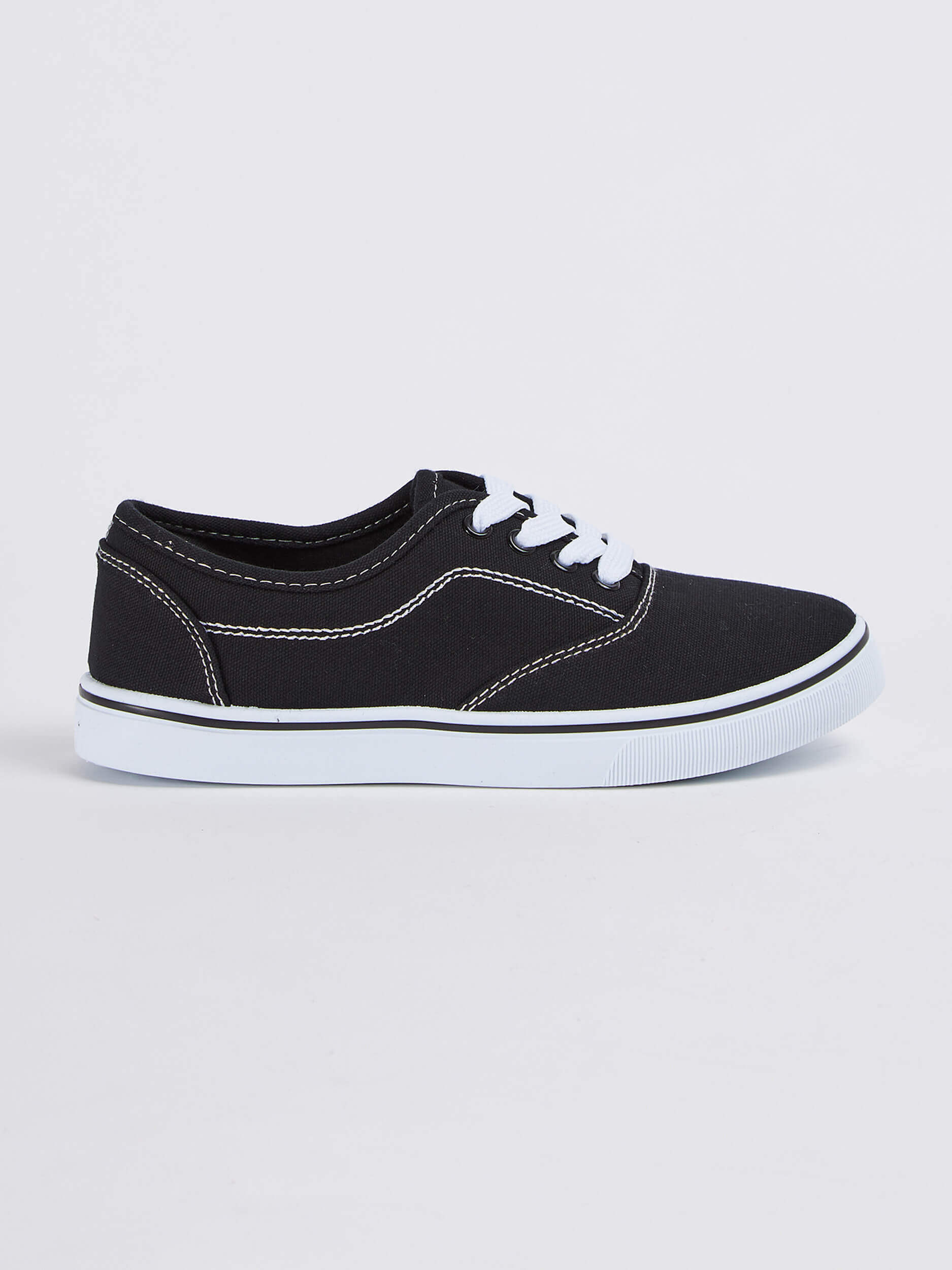 tu boys trainers