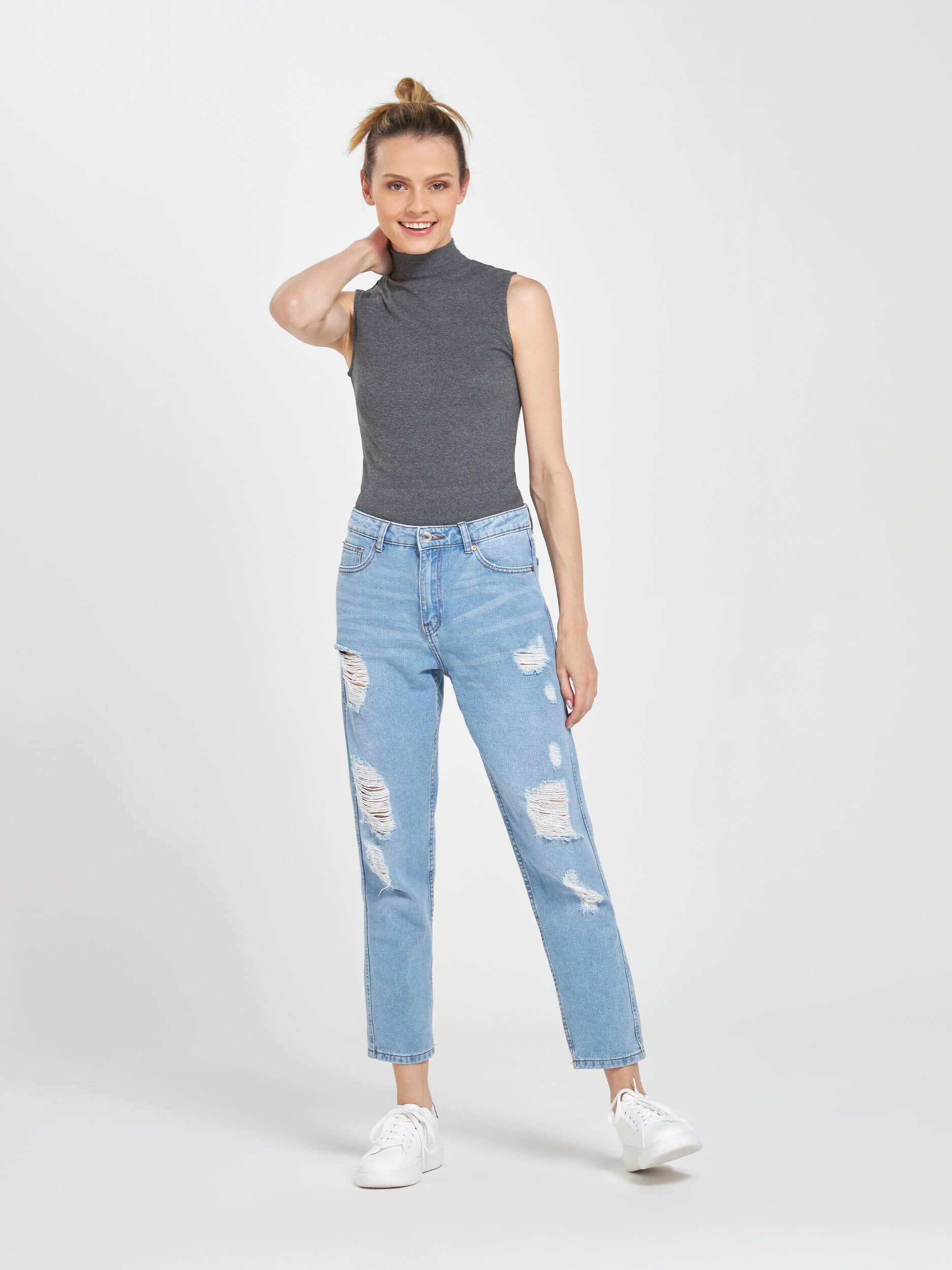turtleneck and high waisted jeans