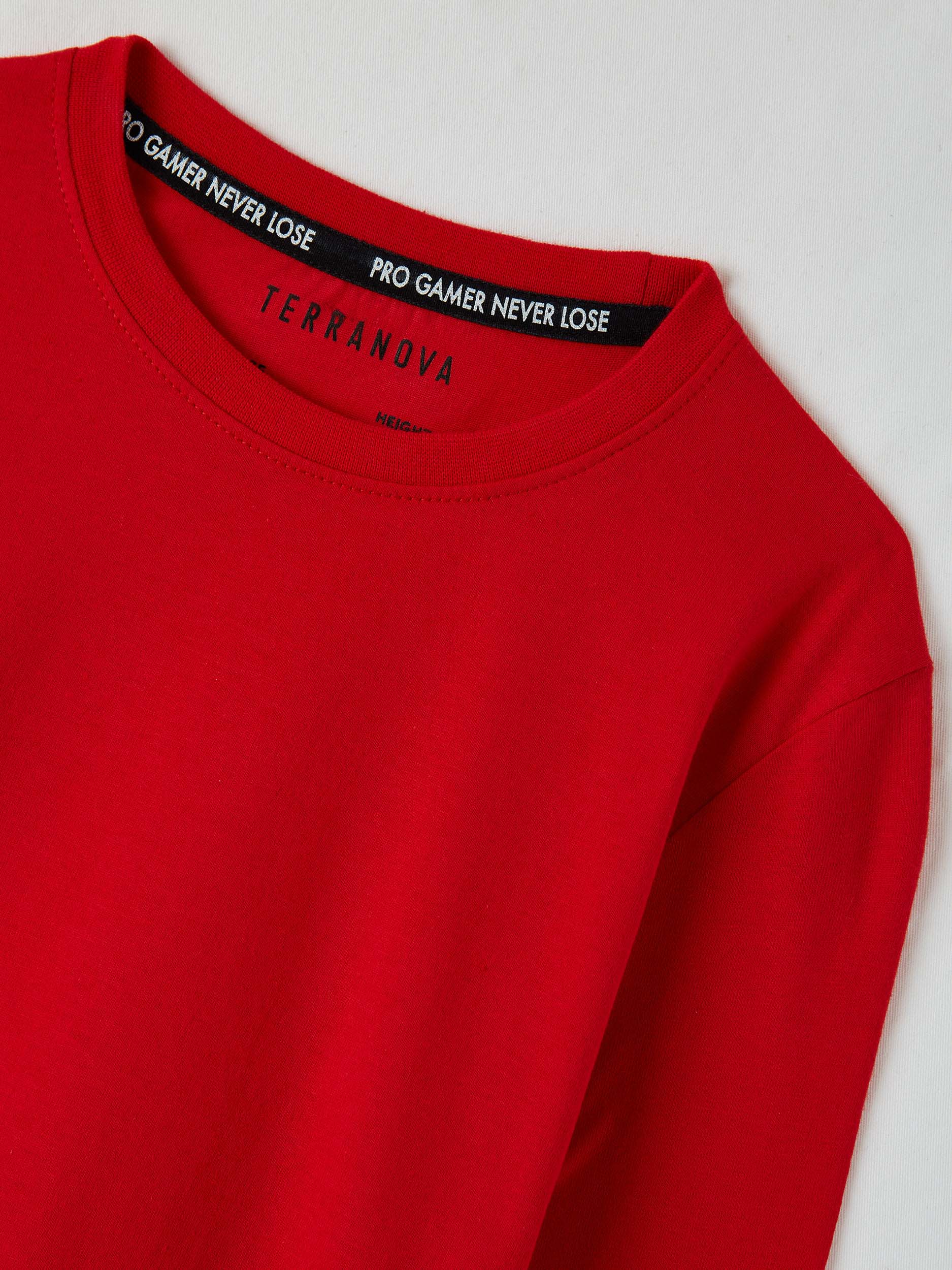 plain red tee shirt