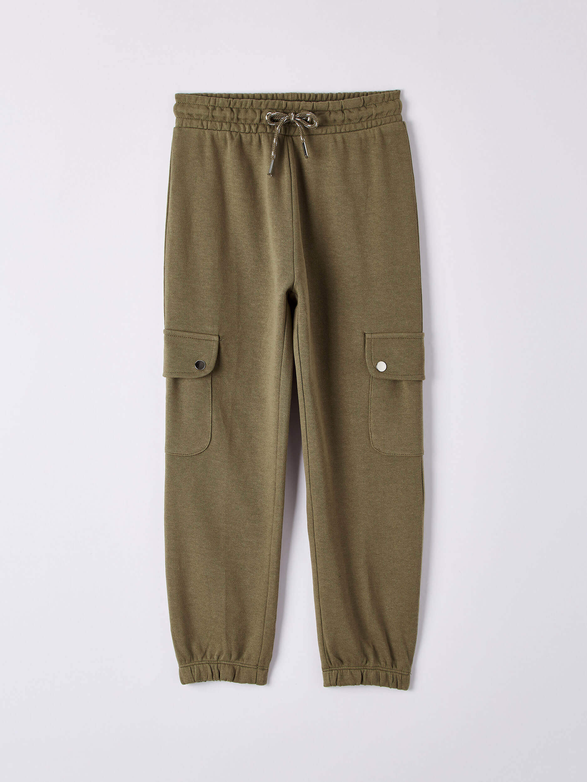 sports trousers with pockets